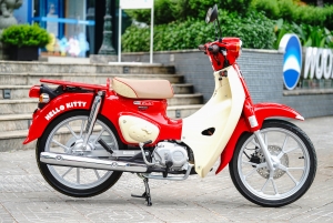 Honda Super Cub 110 bản Hello Kitty nhập khẩu Nhật lần đầu tiền về Việt Nam