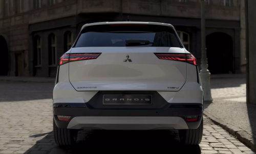 Mitsubishi Grandis tái sinh dưới hình hài SUV hybrid